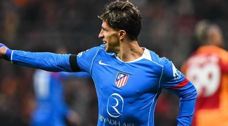 ג'וליאנו סימאונה רץ לחגוג (IMAGO) ג'וליאנו סימאונה רץ לחגוג