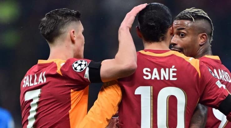 שחקני גלאטסראיי חוגגים (IMAGO) שחקני גלאטסראיי חוגגים