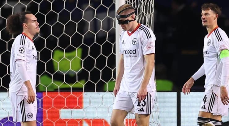 שחקני פרנקפורט מאוכזבים (IMAGO) שחקני פרנקפורט מאוכזבים