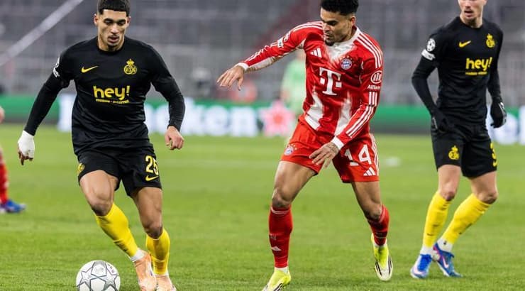 ענאן חלאילי עם הכדור, לואיס דיאס עוקב מקרוב (IMAGO) ענאן חלאילי עם הכדור, לואיס דיאס עוקב מקרוב