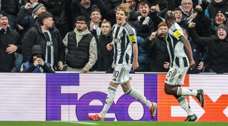 אנתוני גורדון חוגג (IMAGO) אנתוני גורדון חוגג