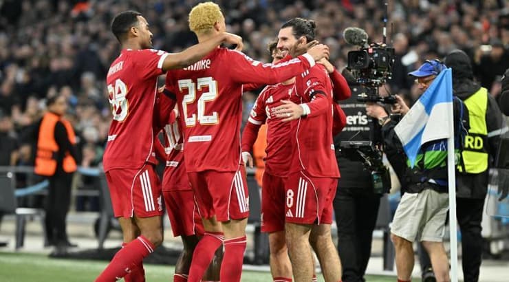 שחקני ליברפול חוגגים (IMAGO) שחקני ליברפול חוגגים