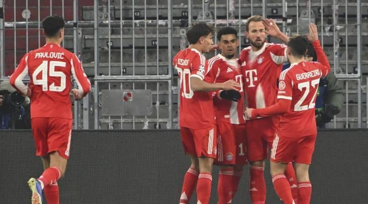 שחקני באיירן מינכן מרוצים (IMAGO) שחקני באיירן מינכן מרוצים