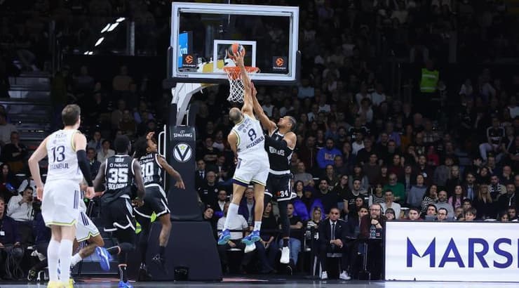 טאלן הורטון טאקר מטביע (IMAGO) טאלן הורטון טאקר מטביע