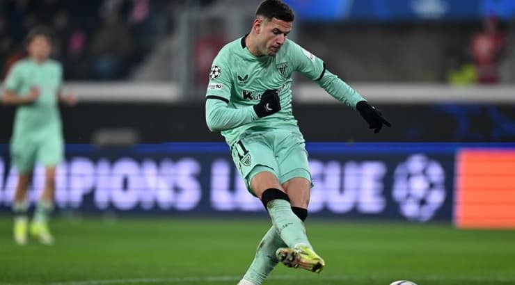 גורקה גורוסטה מגלגל לרשת (IMAGO) גורקה גורוסטה מגלגל לרשת