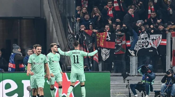 גורקה גורוסטה מקפיץ את הקהל הבאסקי שהגיע לאיטליה (IMAGO) גורקה גורוסטה מקפיץ את הקהל הבאסקי שהגיע לאיטליה