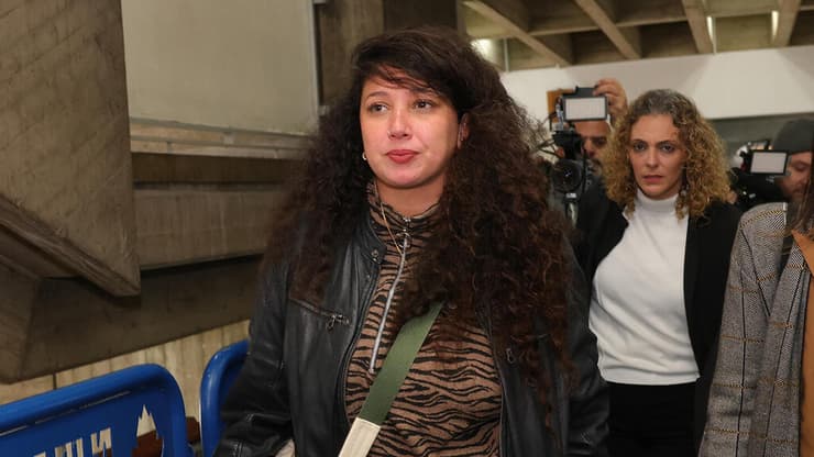 שי לי עטרי מגיעה לדיון