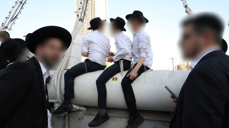 האם קופת החולים כללית הלכה רחוק מדי בגיוס מבוטחים חרדים? ארכיון (צילום: שאול גולן) ילדים ובני נוער חרדים משתתפים בהפגנות בירושלים