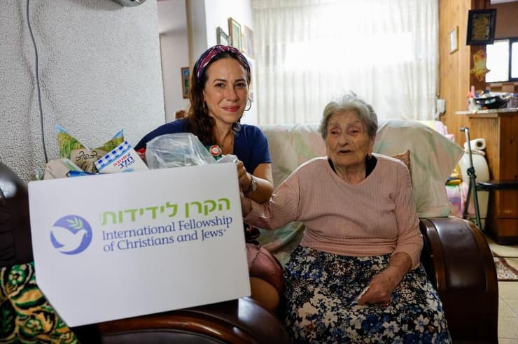 ציפורה מרק ונשיאת הקרן לידידות יעל אקשטיין