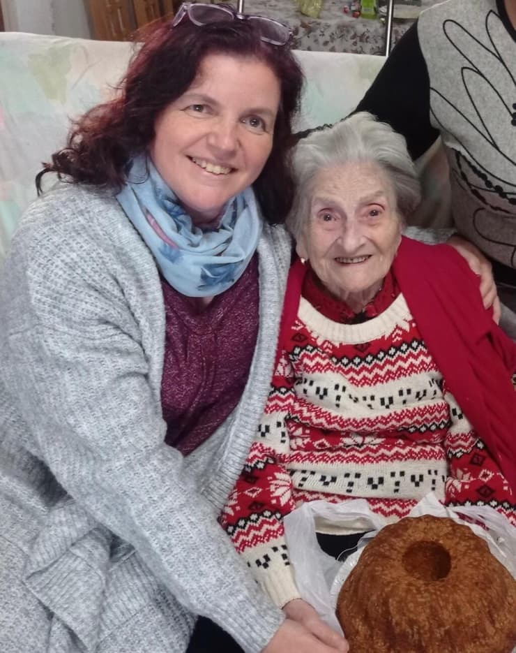 ציפורה מרק עם נכדתה טלי