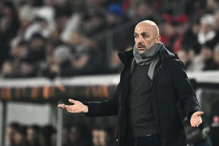 באווירה אחרת כבר היה מפוטר. לאזטיץ' (צילום: Silas STEIN / AFP) פרייבורג מכבי ת"א ז'רקו לאזטיץ'