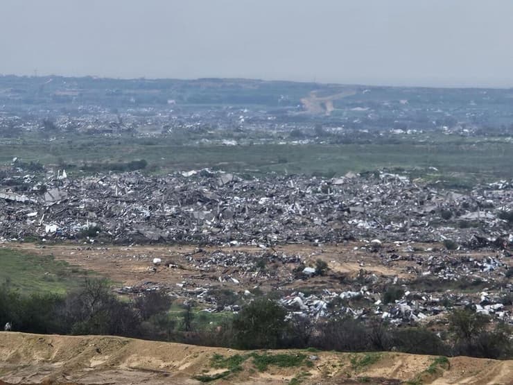 מרבדים אפרפרים אינסופיים, ריקים מאדם (צילום: יואב זיתון) יואב זיתון בג'באליה