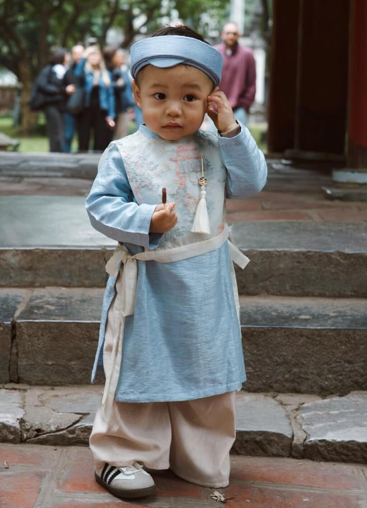 ילד במקדש הספרות, האנוי