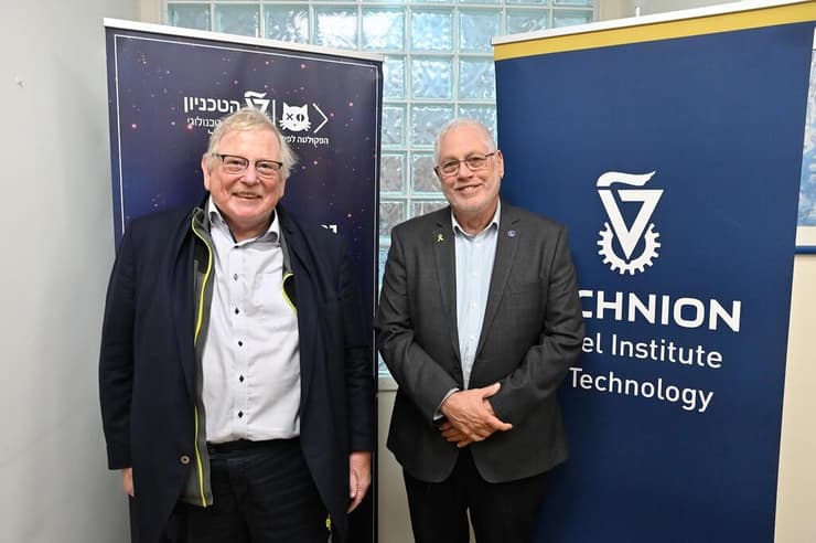 נשיא הטכניון פרופ' אורי סיון (מימין) עם פרופ' גנצל