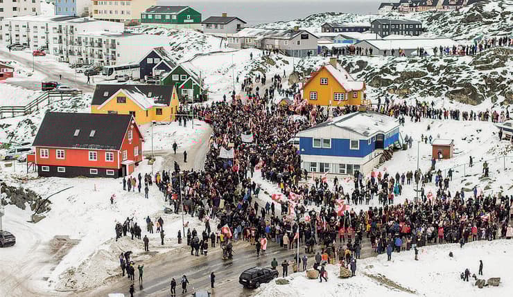 תושבי נוק יוצאים לרחובות