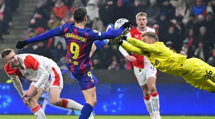 לבנדובסקי שולח רגל ארוכה בדרך לשער ראשון בצ'מפיונס העונה