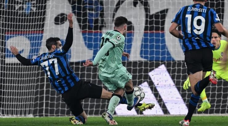 רוברט נבארו כובש את השלישי (IMAGO) רוברט נבארו כובש את השלישי