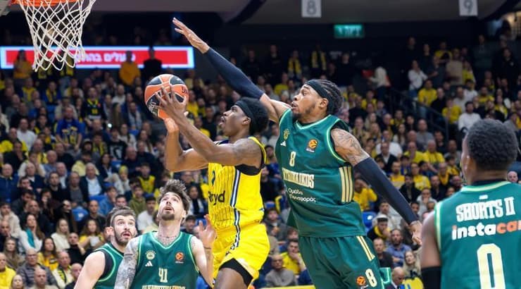 ג'ימי קלארק עולה לסל (רועי כפיר) ג'ימי קלארק עולה לסל