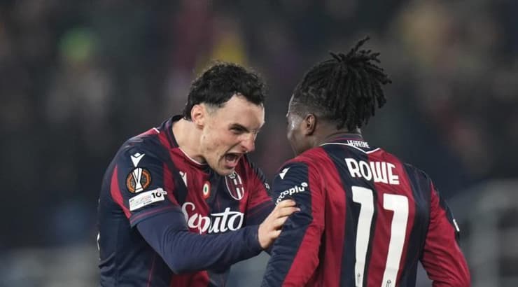 שחקני בולוניה חוגגים (IMAGO) שחקני בולוניה חוגגים