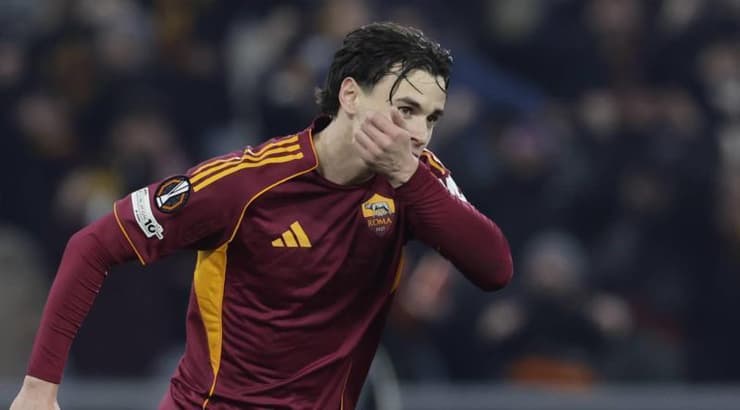 ניקולו פיסילי חוגג