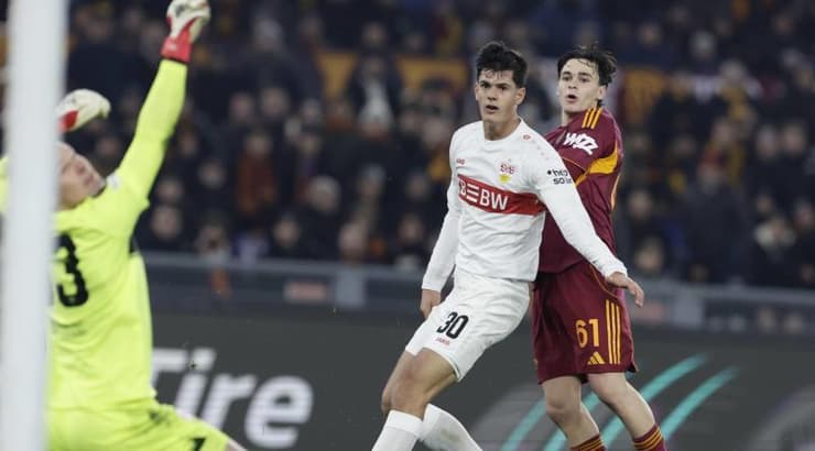 ניקולו פיסילי בזמן הבעיטה