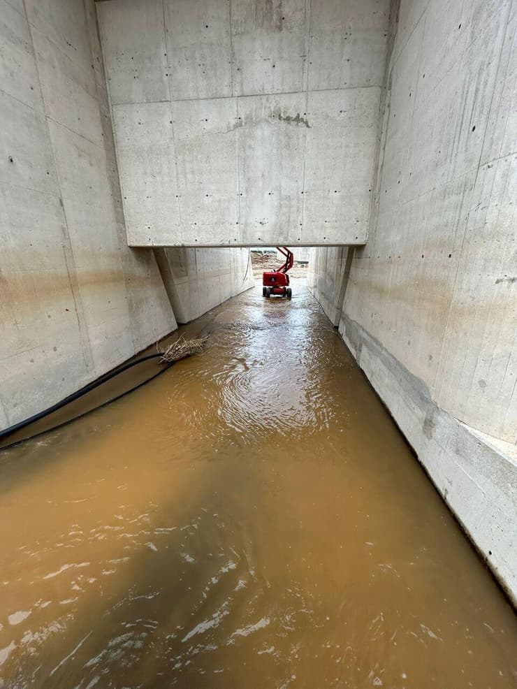 העבודות בתעלת המעקף שבפארק אריאל שרון