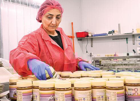 המפעל במעלות תרשיחא. "מקווה לחזור לגור בצפון" (צילום: אפי שריר) המפעל במעלות תרשיחא. "האנשים הכי טובים" | צילום: אפי שריר