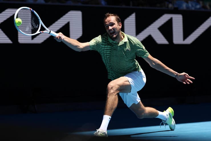 עוד דרמה לאוסף. מדבדב (צילום: REUTERS/Tingshu Wang) מדבדב