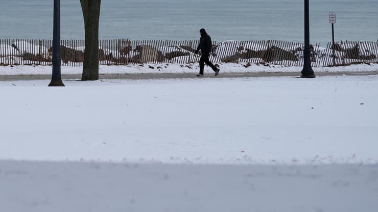 ארה"ב הכנות ל סופה שלג ב אילינוי