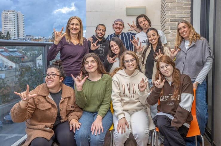 "הכי חשוב לדעת לסמן 'אני אוהב אותך'". משתתפי המכינה (צילום: עידו ארז) "הכי חשוב לדעת לסמן 'אני אוהב אותך'". משתתפי המכינה