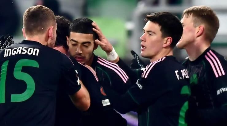 שחקני פאו חוגגים