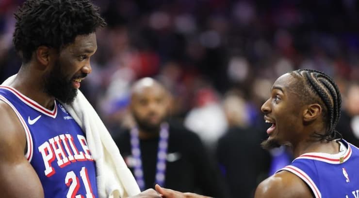 ג'ואל אמביד וטייריס מקסי חוגגים (רויטרס) ג'ואל אמביד וטייריס מקסי חוגגים