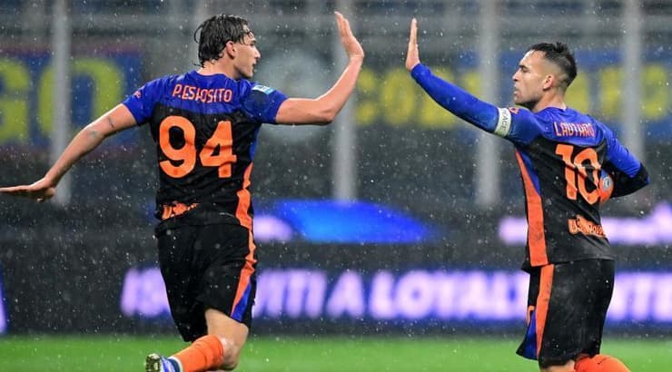 לאוטרו ואספוסיטו (רויטרס) לאוטרו ואספוסיטו