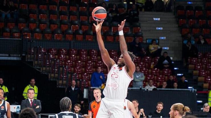 שחקן הפועל ת"א דן אוטורו