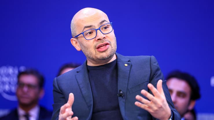 דמיס האסביס בדאבוס 2026 (רויטרס) דמיס האסביס בדאבוס 2026