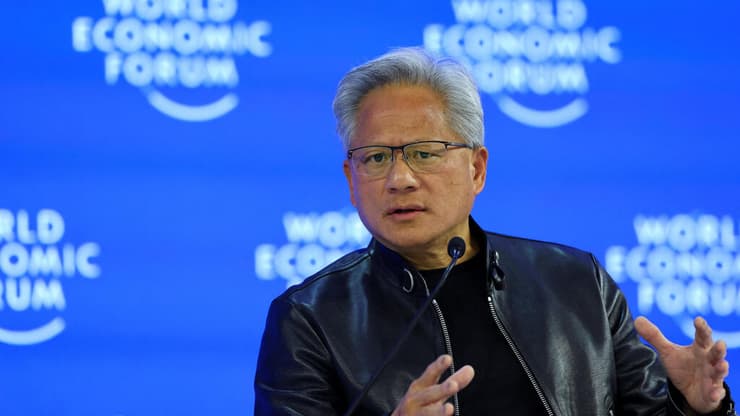 ג'נסן הואנג בדאבוס 2026 (רויטרס) ג'נסן הואנג בדאבוס 2026