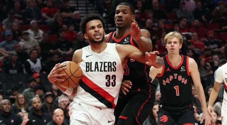 קמארה מתחת לסל