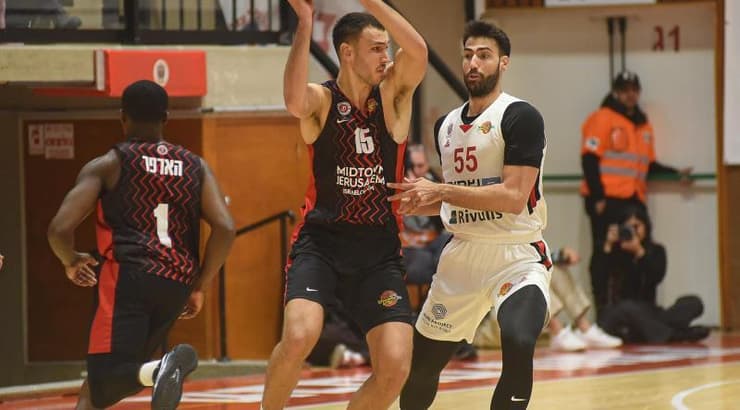 נמרוד לוי משתלט