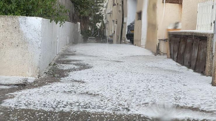 ברד כבד סמוך לנתניה