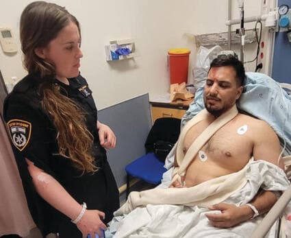 רס"ל אביב חלילי בבית החולים לאחר הפציעה