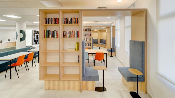 פינת שקט בספרייה. בראשית, חטיבה צומחת, צור יצחק