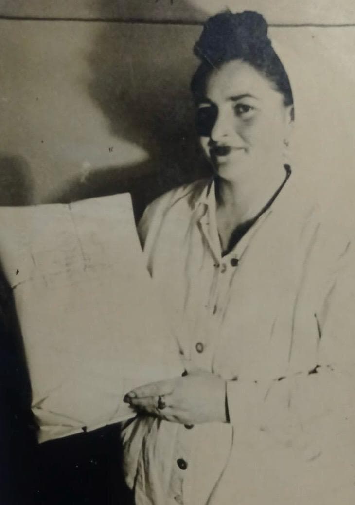 ציפורה מרק עובדת במפעל מצות ברומניה