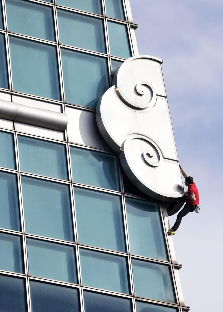 הונולד בדרך לפסגה. ללא שום אמצעי בטיחות