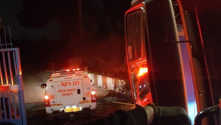 שמונה צוותים הוזנקו לכיבוי השריפה (צילום: תיעוד מבצעי כב"ה - מחוז ירושלים) שריפה במתחם אונר"א שבירושלים