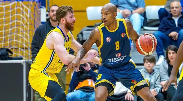 דריוס אטקינס מול וויל ריימן (רועי כפיר) דריוס אטקינס מול וויל ריימן