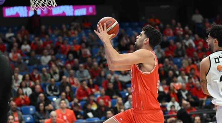 תומר גינת עולה לסל, "גיבור ההארכה"