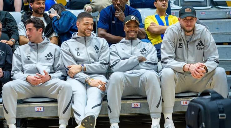 זאק הנקינס, לוני ווקר, איפה לונדברג וג'ון דיברתולומאו