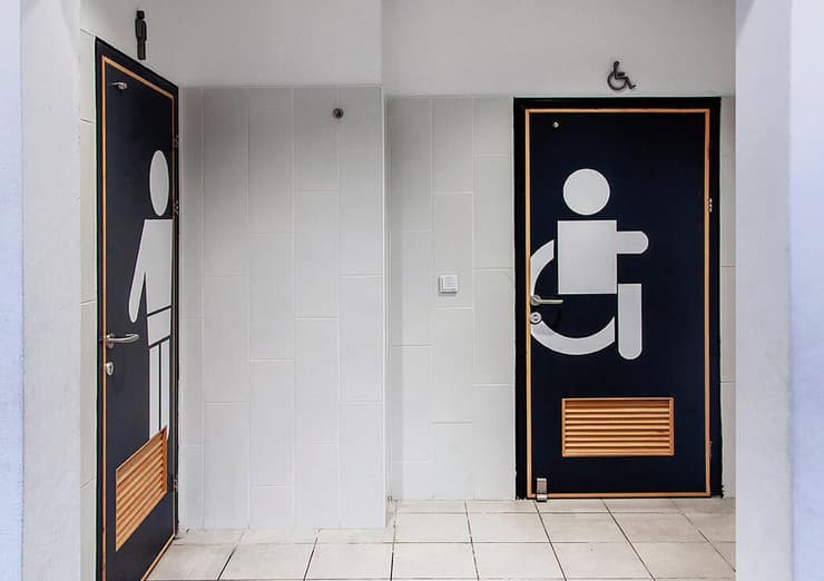 שירותים. בבי"ס ארנון, ר"ג