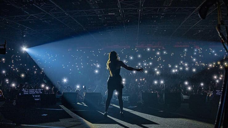 ככה עושים קאמבק. רינת בר בהופעה באקספו תל אביב (צילום: עומרי סילבר) רינת בר בהופעה באקספו תל אביב