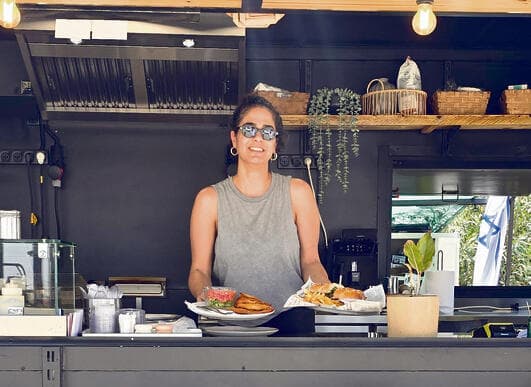 מקום למפגשים. "קוליסטראק" (שקד סמבירא) מקום למפגשים. פודטארק קוליסטראק, כפר עזה